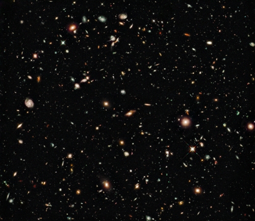 El campo profundo de galaxias vista por la misión Hubble. NASA.
